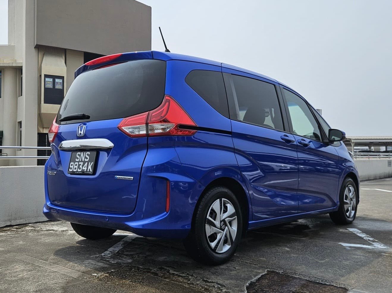 Honda Freed Hybrid 1.5 G photo 2
